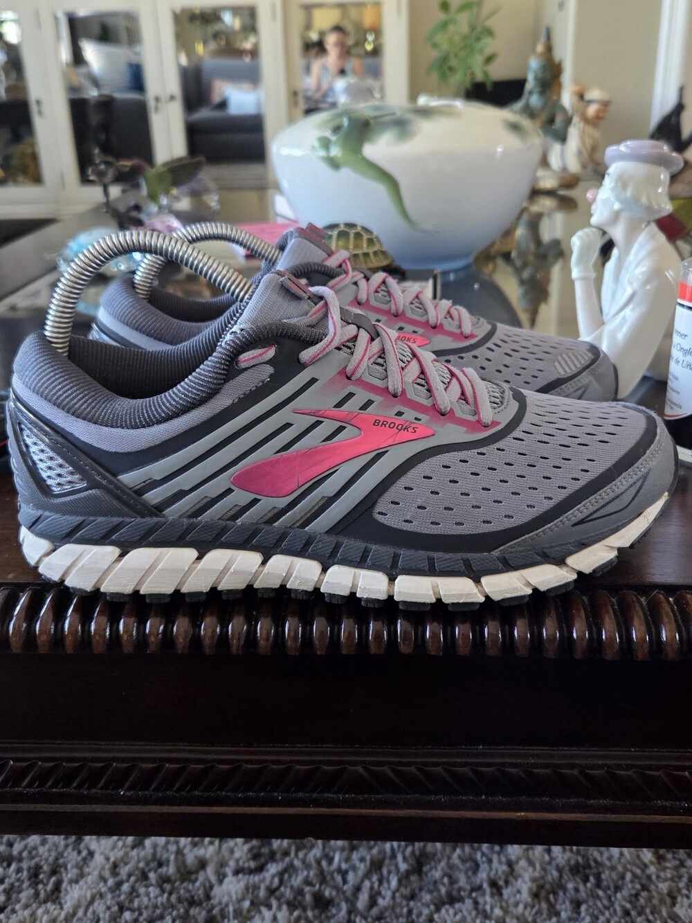 Brooks Ariel 18 Women’s Gray Running Shoes with Pink Accents